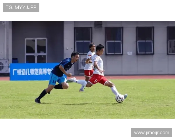 广州足球队技术争议引发热议球迷与专家的不同看法与分析