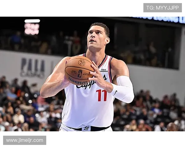 布鲁克洛佩斯：从篮球新星到NBA传奇的辉煌之路