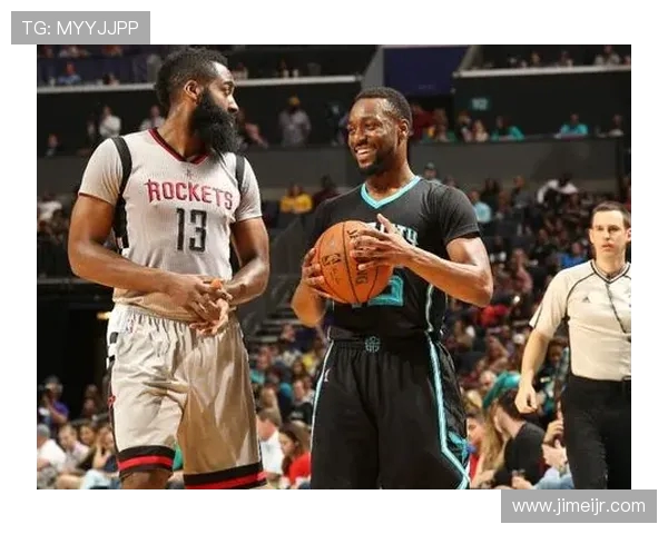 火箭与黄蜂激战1214场精彩对决球迷期待的胜负悬念再度上演 火箭与黄蜂激战1214场精彩对决球迷期待的胜负悬念再度上演