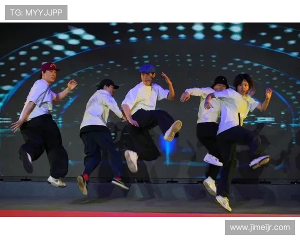 重庆街舞队技术之争引发热议舞者们的实力与风格碰撞成焦点 重庆街舞队技术之争引发热议舞者们的实力与风格碰撞成焦点