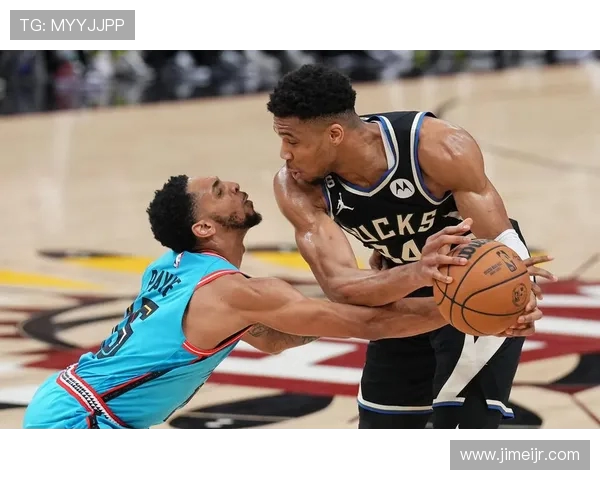 雄鹿主场迎战活塞争夺季后赛席位精彩对决即将上演 雄鹿主场迎战活塞争夺季后赛席位精彩对决即将上演