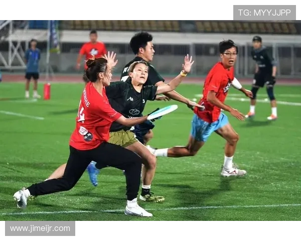 飞盘竞技的魅力揭秘：深入分析北京飞盘队的战术与策略